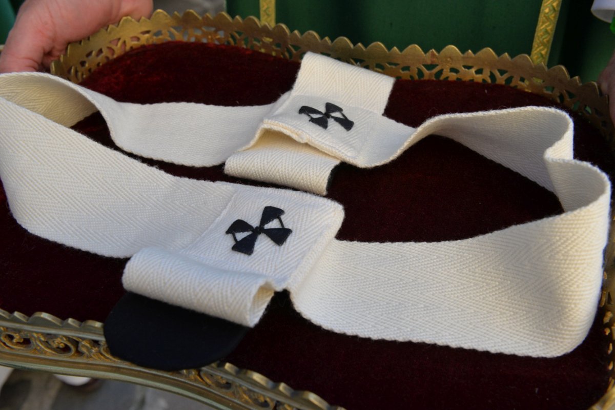 Imposition du pallium à Mgr Laurent Ulrich. © Marie-Christine Bertin / Diocèse de Paris.