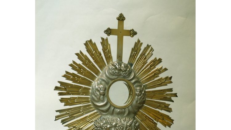 Les objets liturgiques de la messe - Diocèse de Paris