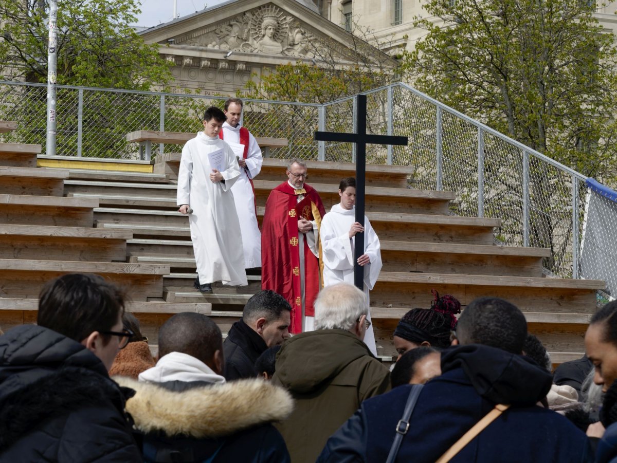 Chemin de croix de Notre-Dame de Paris 2024. © Yannick Boschat / Diocèse de Paris.