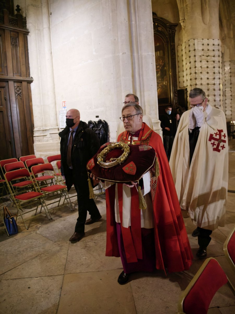 Ostention de la sainte couronne d'épines. © Yannick Boschat / Diocèse de Paris.