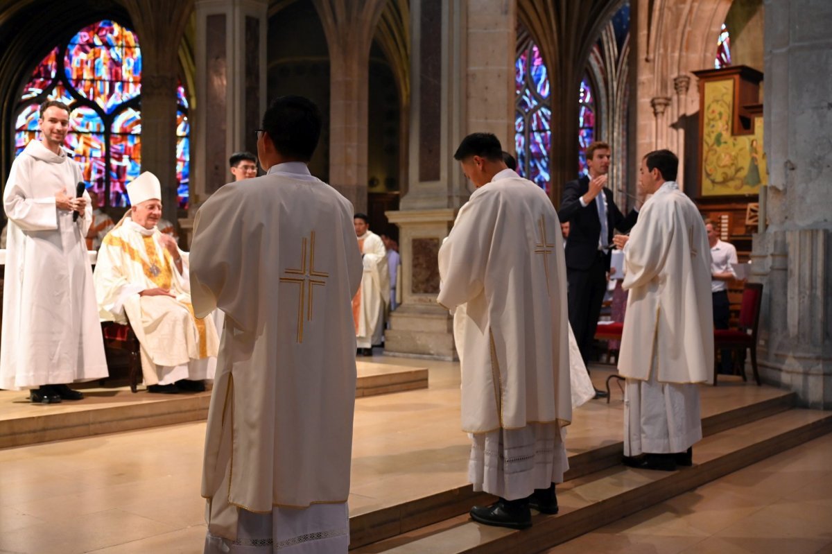 Ordinations diaconales en vue du sacerdoce à Saint-Séverin (5e). © Marie-Christine Bertin / Diocèse de Paris.