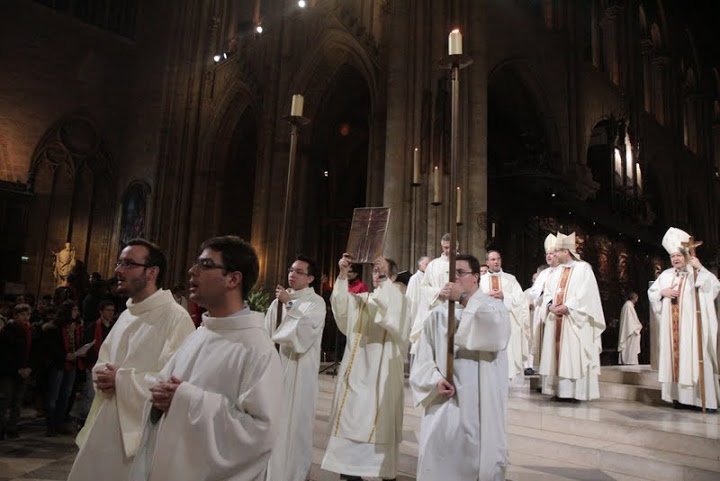 La procession de sortie. © Armelle de Brichambaut.