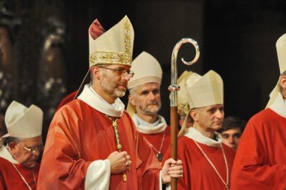 Les évêques se voient confier la charge de gouverner l'Eglise et de (…). 