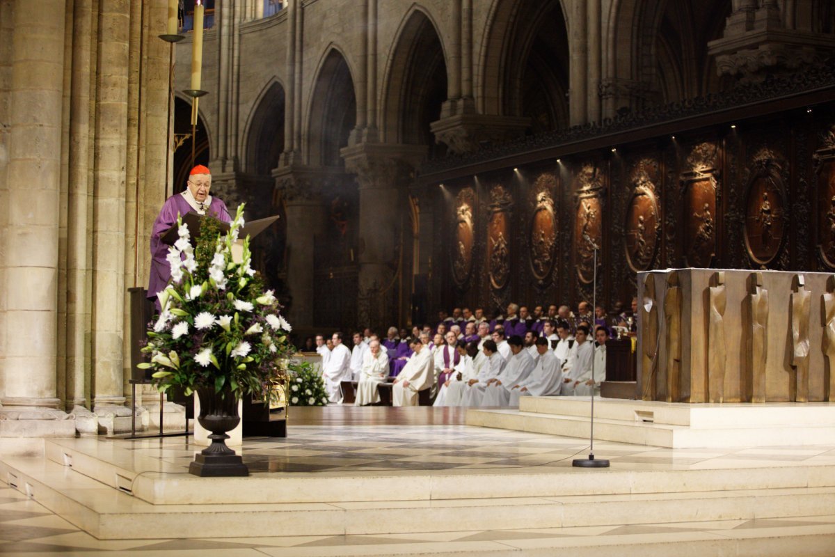 Messe à l'intention des victimes et de leurs proches et à (…). © Yannick Boschat / Diocèse de Paris.