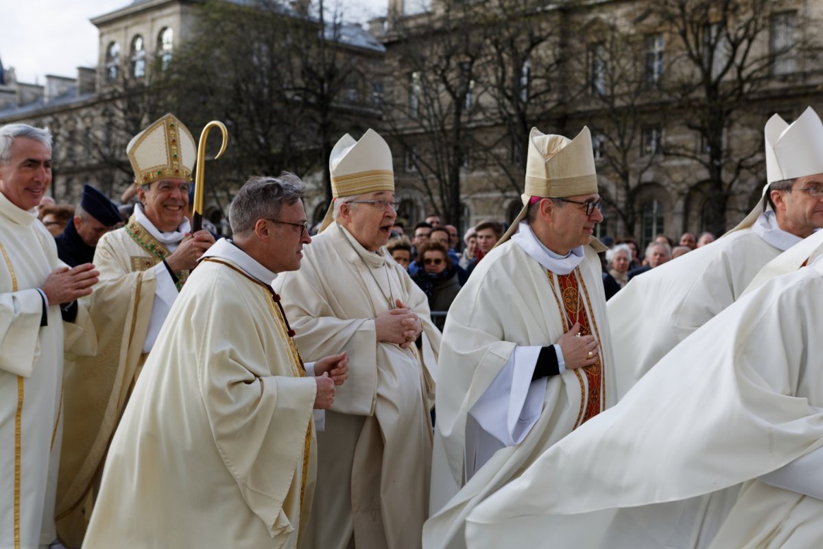 Procession d'entrée. © Yannick Boschat / Diocèse de Paris.