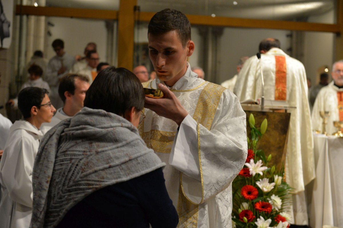 Ordinations diaconales en vue du sacerdoce à Saint-Hippolyte. © Marie-Christine Bertin / Diocèse de Paris.