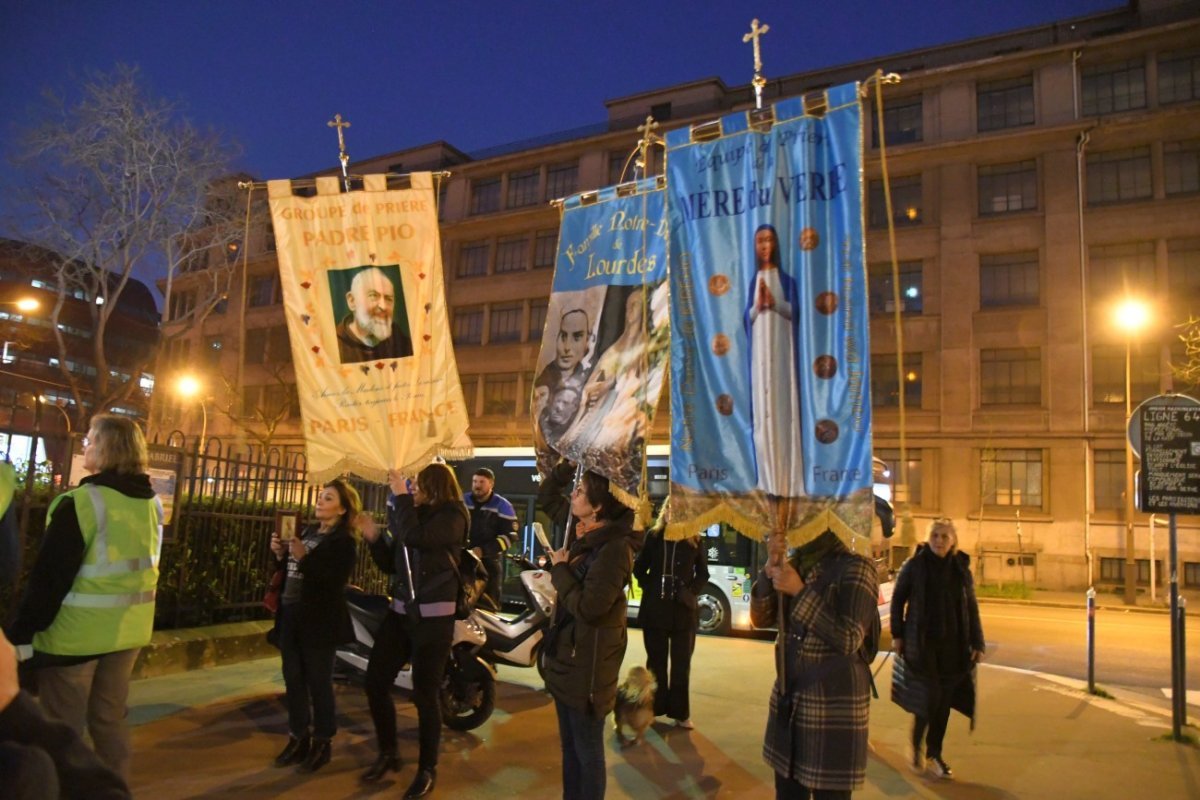 Procession mariale pour la paix. © Michel Pourny / Diocèse de Paris.