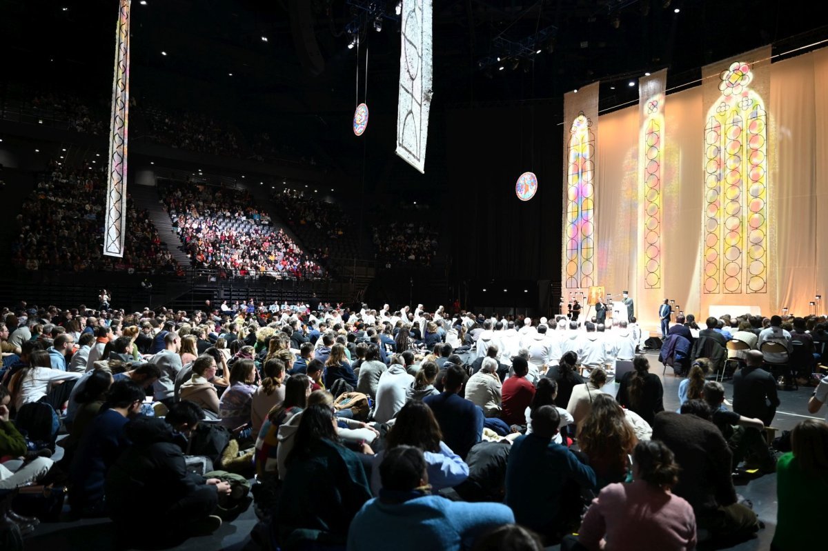 Prière du soir à l'Accor Arena à Bercy. © Marie-Christine Bertin / Diocèse de Paris.