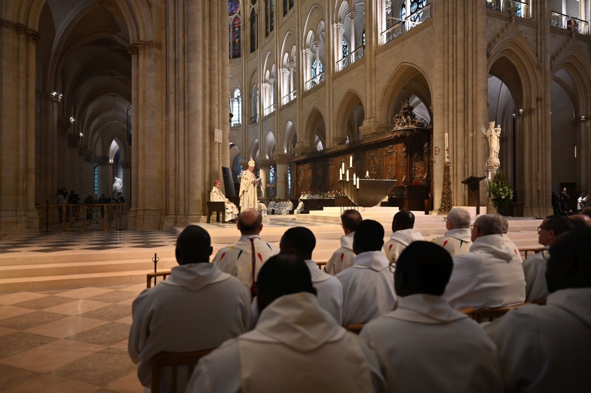 Jubilé des prêtres d'Île-de-France 2025. Messe à Notre-Dame de Paris, 4e. © Marie-Christine Bertin / Diocèse de Paris.