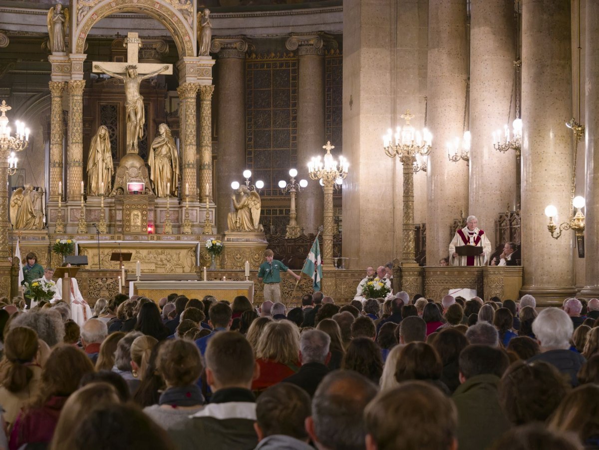 Messe pour le bicentenaire de la pose de la première pierre de l'église (…). © Yannick Boschat / Diocèse de Paris.