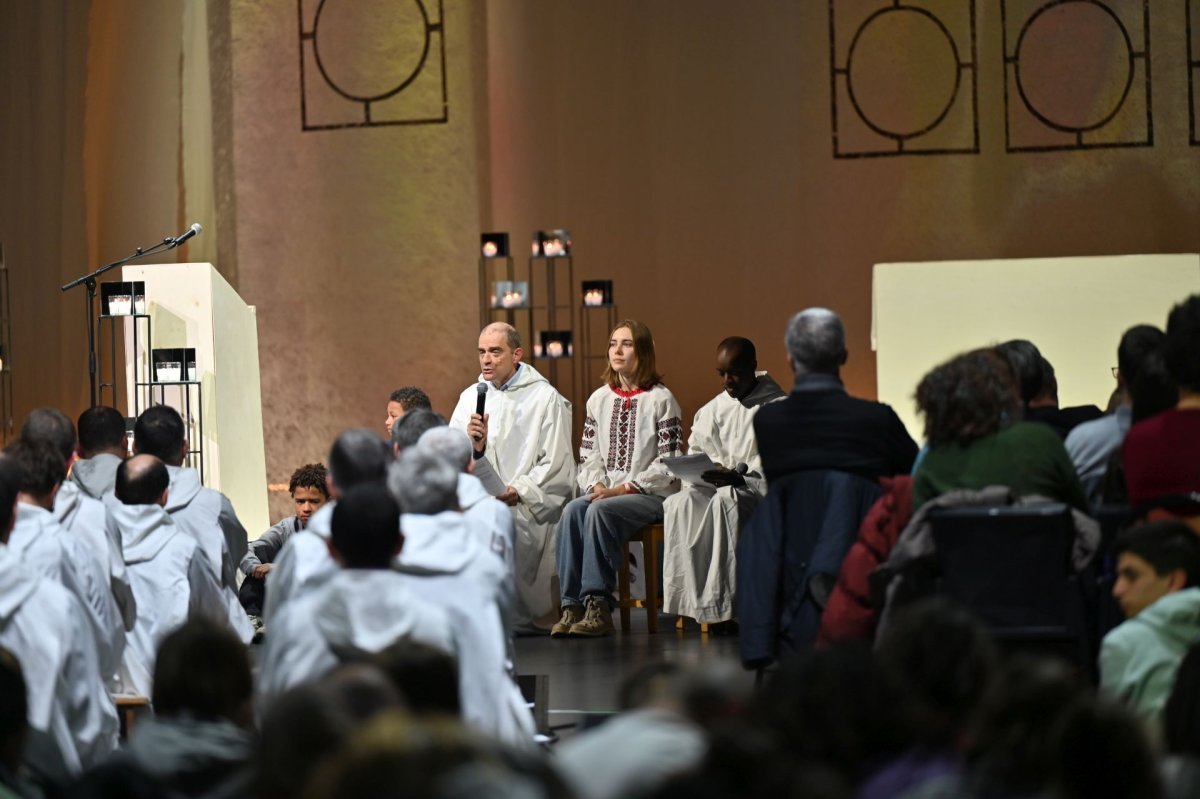 Prière du soir à l'Accor Arena à Bercy. © Marie-Christine Bertin / Diocèse de Paris.