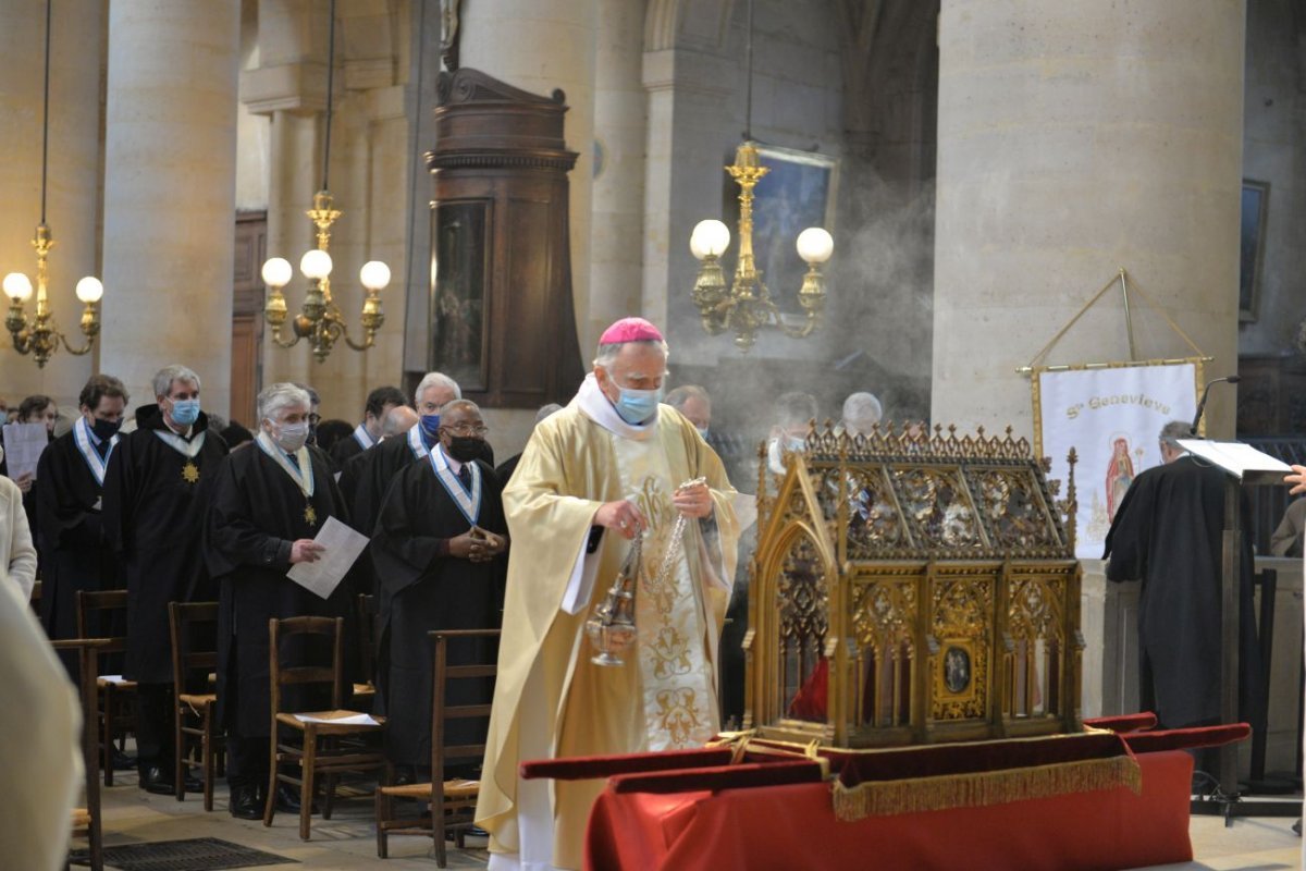 Messe solennelle, bénédiction de Paris et procession de la châsse de sainte (…). 9 janvier 2022 © Marie-Christine Bertin / Diocèse de Paris.