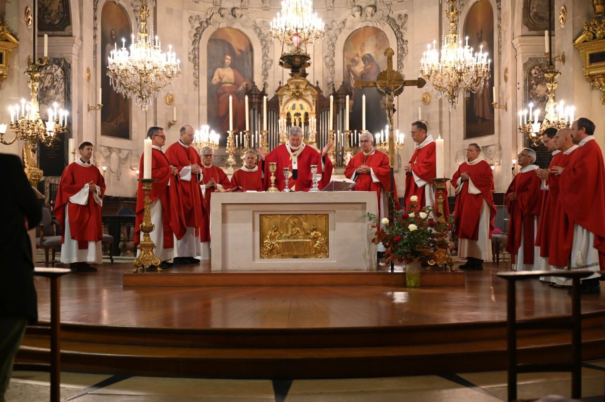 Envoi des baptisés en mission diocésaine 2024. © Marie-Christine Bertin / Diocèse de Paris.