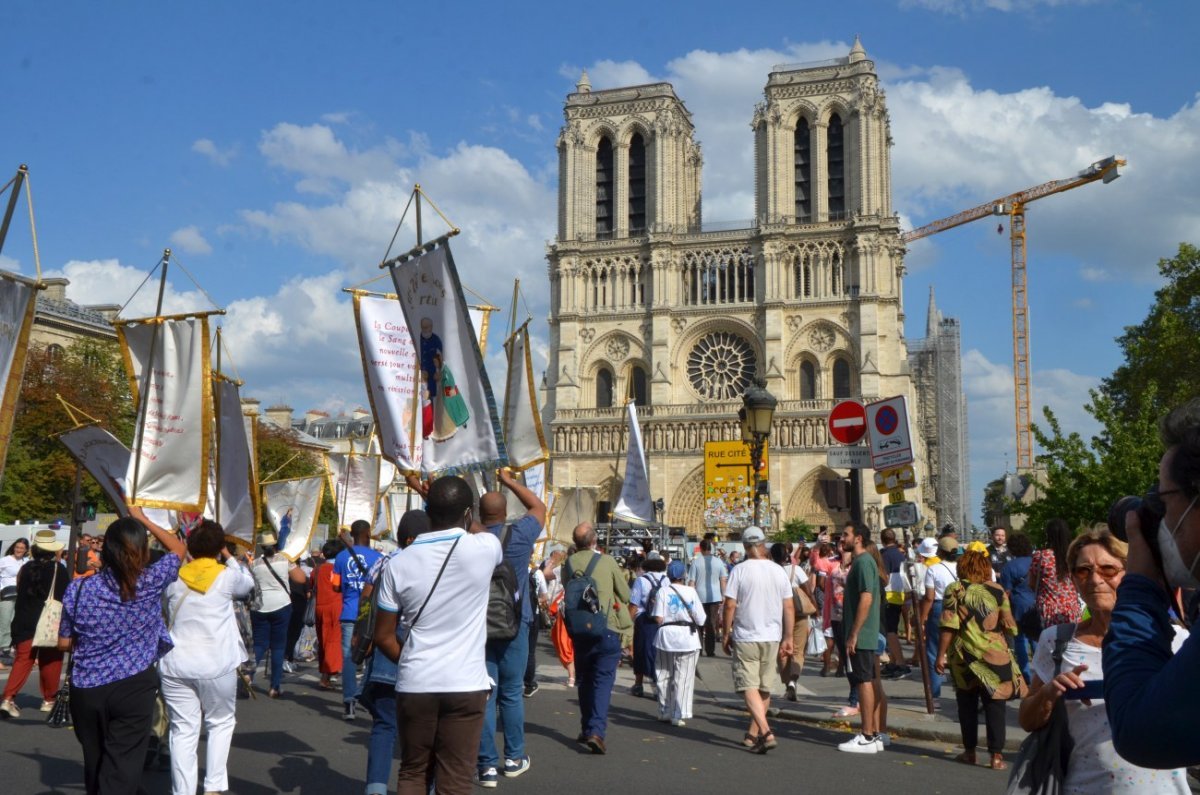 Fête de l'Assomption de la Vierge Marie : procession dans Paris. © Michel Pourny / Diocèse de Paris.