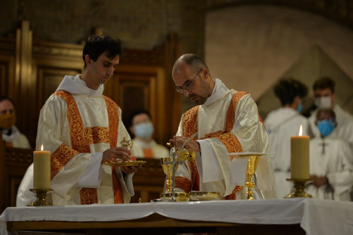 Ordinations diaconales en vue du sacerdoce 2020 à Saint-Michel (18e). © Marie-Christine Bertin / Diocèse de Paris.