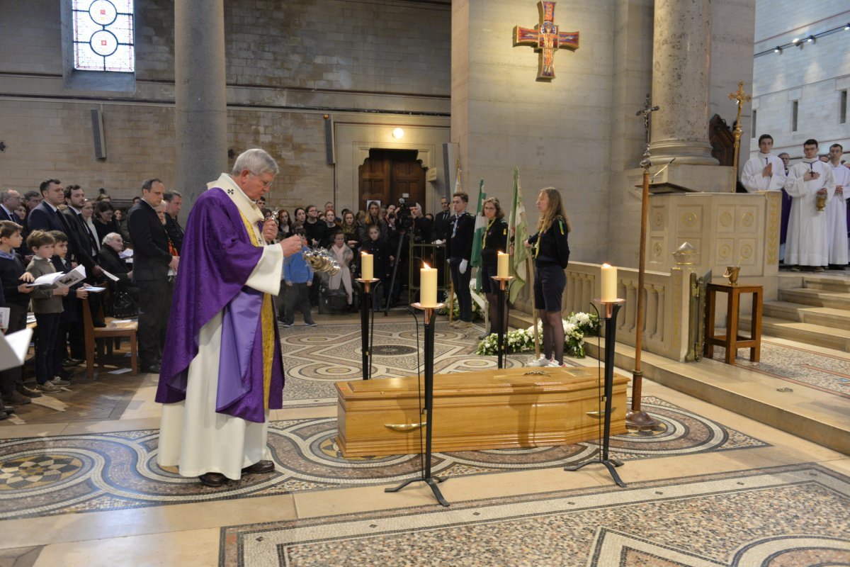 À-Dieu au père Cyril Gordien à Saint-Pierre de Montrouge (14e). Lundi 20 mars 2023. © Marie-Christine Bertin / Diocèse de Paris.