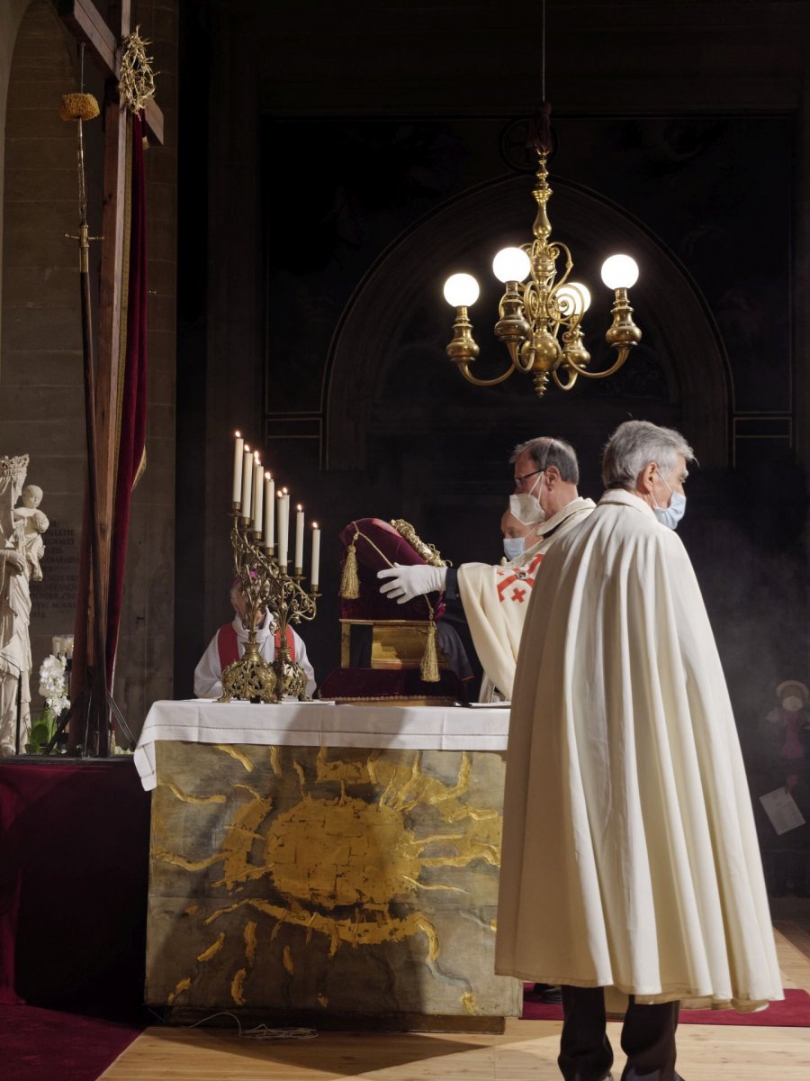 Ostention de la sainte couronne d'épines. © Yannick Boschat / Diocèse de Paris.