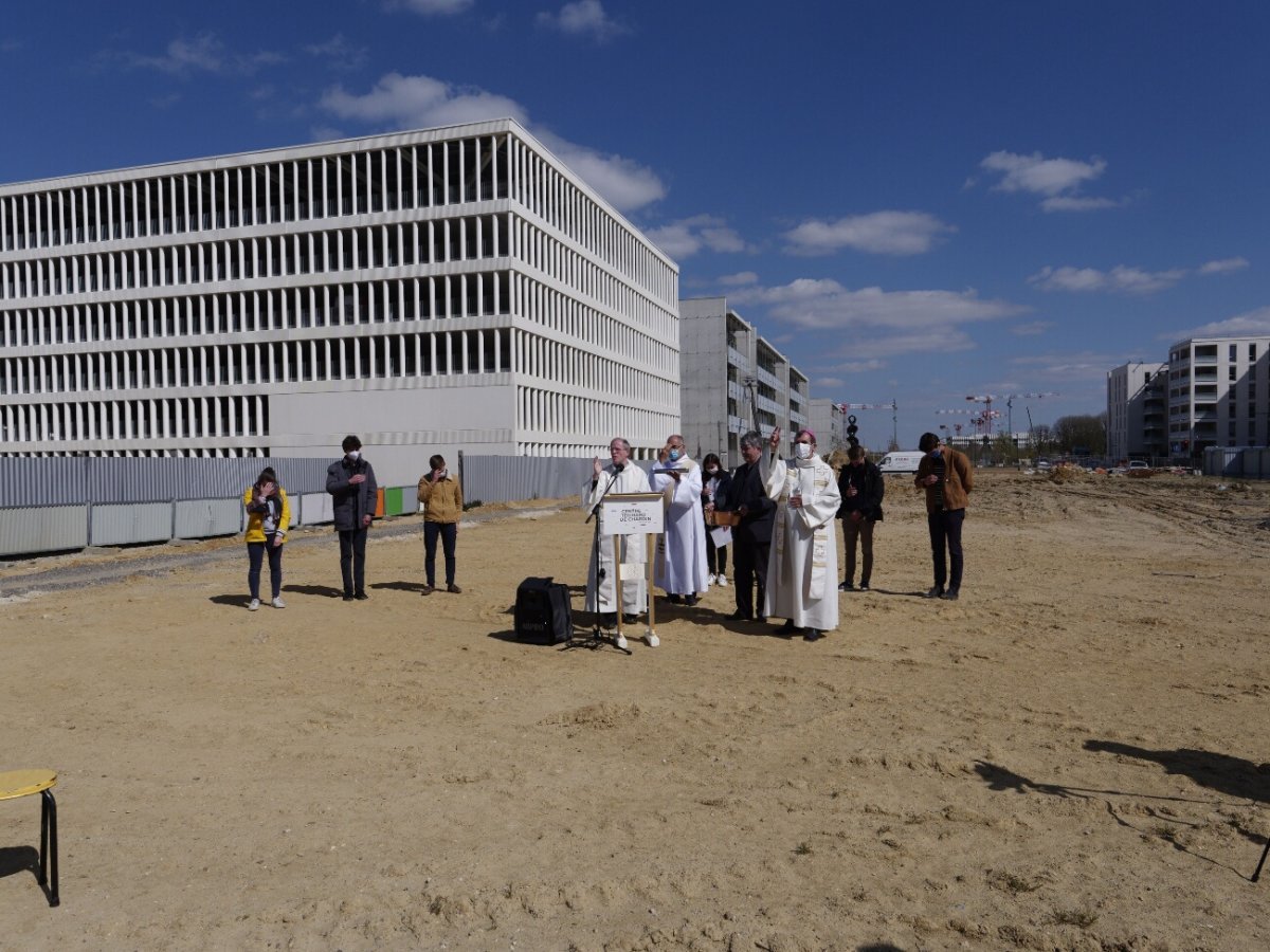 Lancement et bénédiction du chantier du futur Centre Teilhard de Chardin – (…). © Yannick Boschat / Diocèse de Paris.