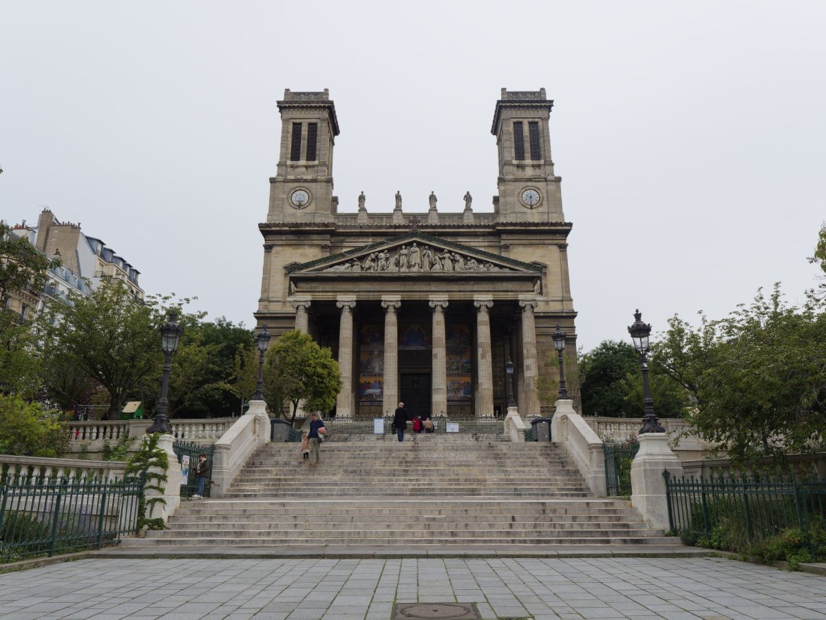 Messe pour le bicentenaire de la pose de la première pierre de l'église (…). © Yannick Boschat / Diocèse de Paris.