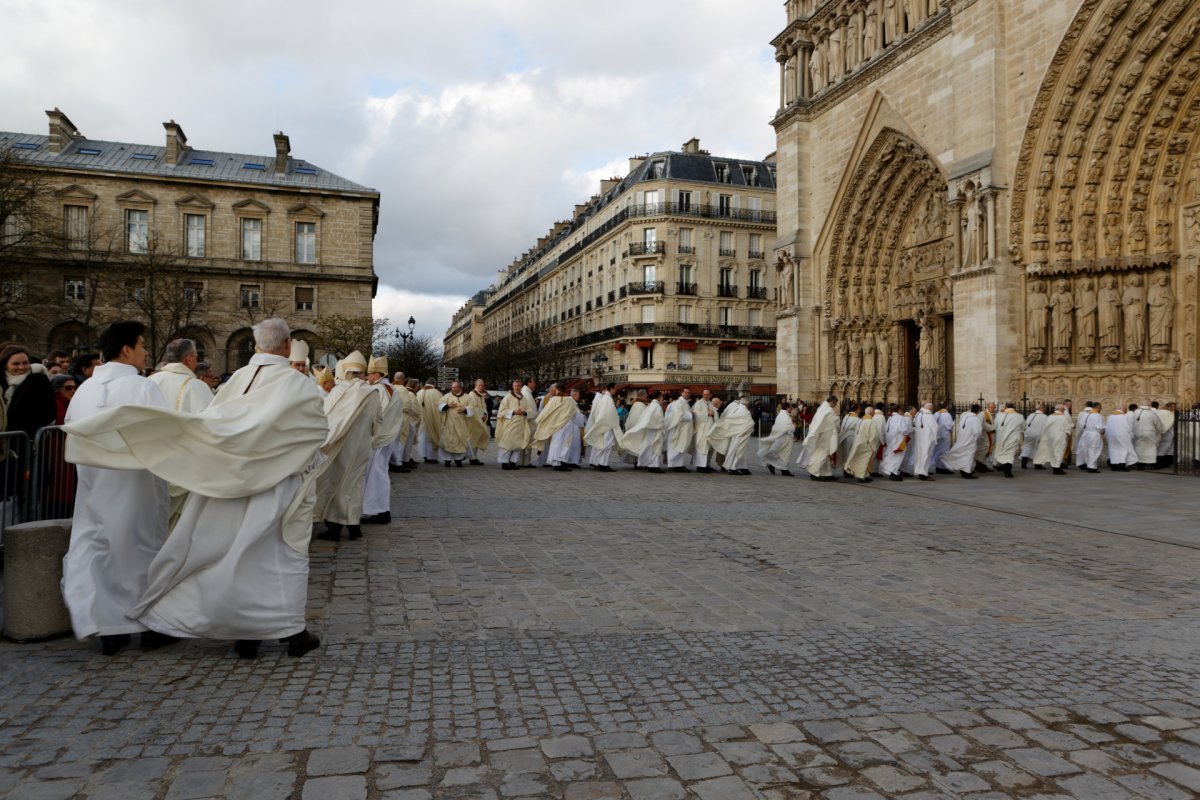 Procession d'entrée. © Yannick Boschat / Diocèse de Paris.