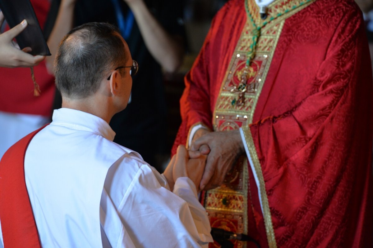 Chaque ordinand s'est engagé à vivre dans la communion avec (…). © Marie-Christine Bertin / Diocèse de Paris.