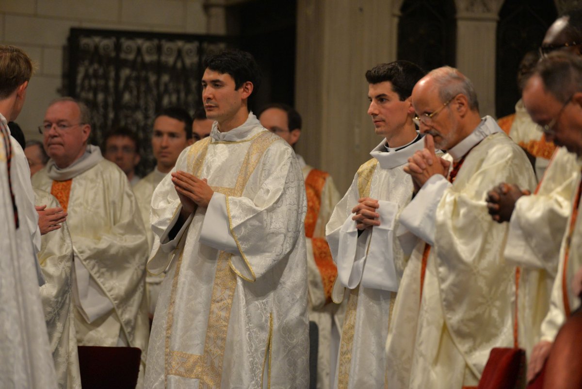 Ordinations diaconales en vue du sacerdoce à Saint-François de Sales. © Marie-Christine Bertin / Diocèse de Paris.