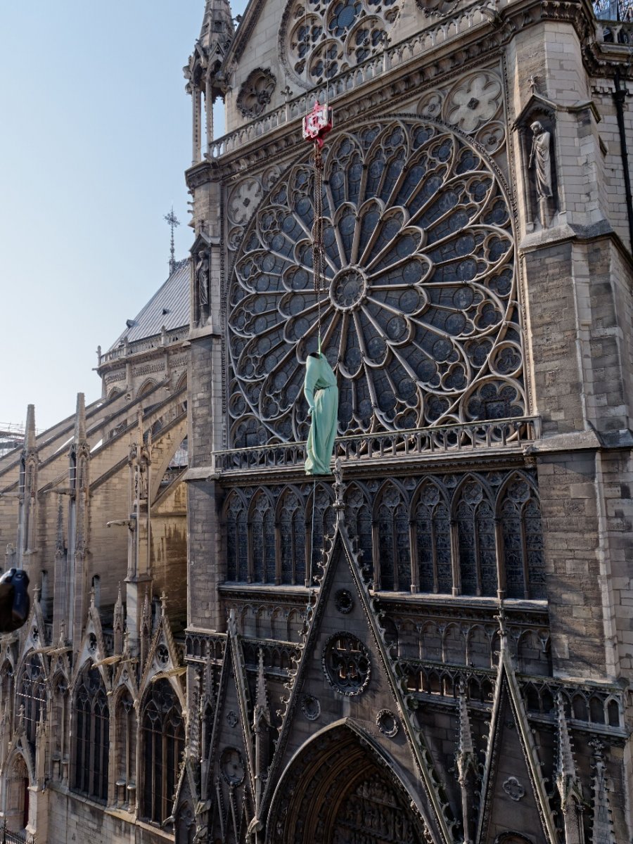 Dépose des 16 statues de la flèche de Notre-Dame de Paris. © Yannick Boschat / Diocèse de Paris.