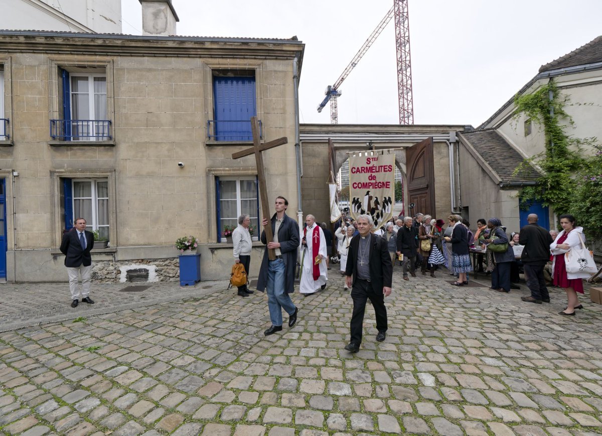 Canonisation des 16 Carmélites de Compiègne : Procession et chemin de croix. © Yannick Boschat / Diocèse de Paris.