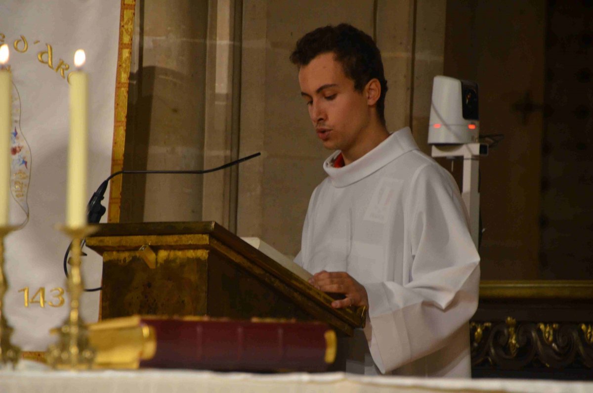 Accueil des reliques de sainte Geneviève à Saint-Germain l'Auxerrois. © Michel Pourny / Diocèse de Paris.