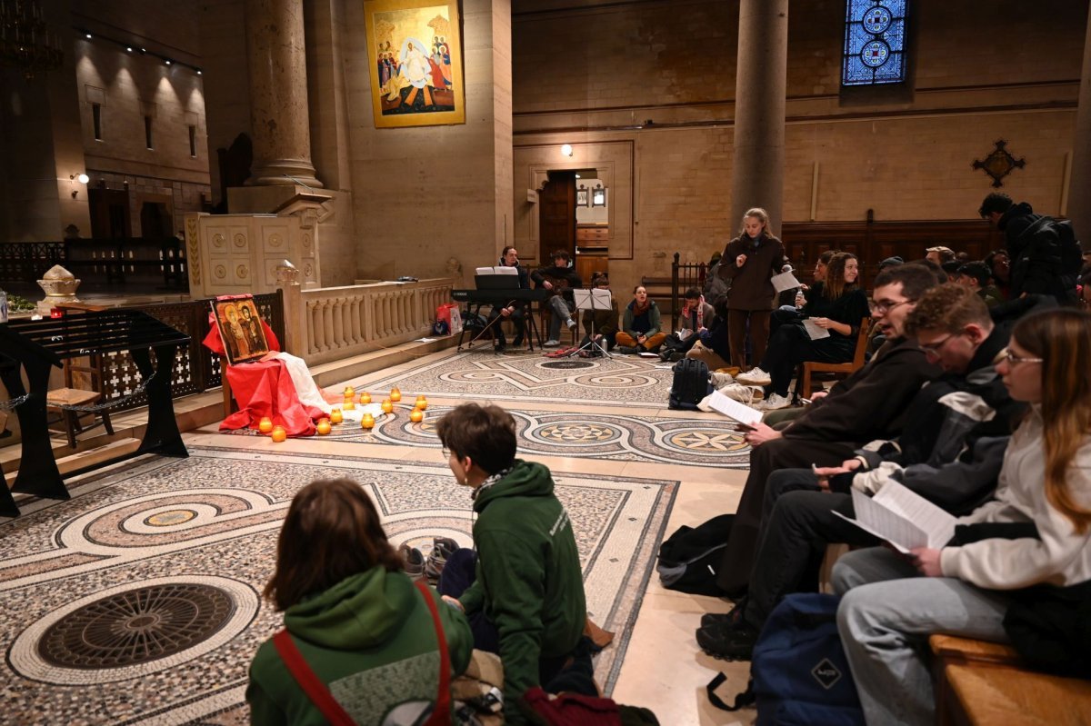 Prière du matin à Saint-Pierre de Montrouge. © Marie-Christine Bertin / Diocèse de Paris.