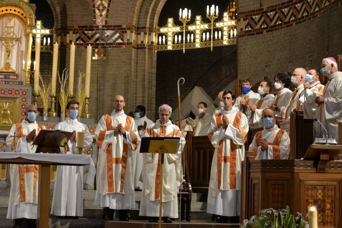 Ordinations diaconales en vue du sacerdoce 2020 à Saint-Michel (18e). © Marie-Christine Bertin / Diocèse de Paris.