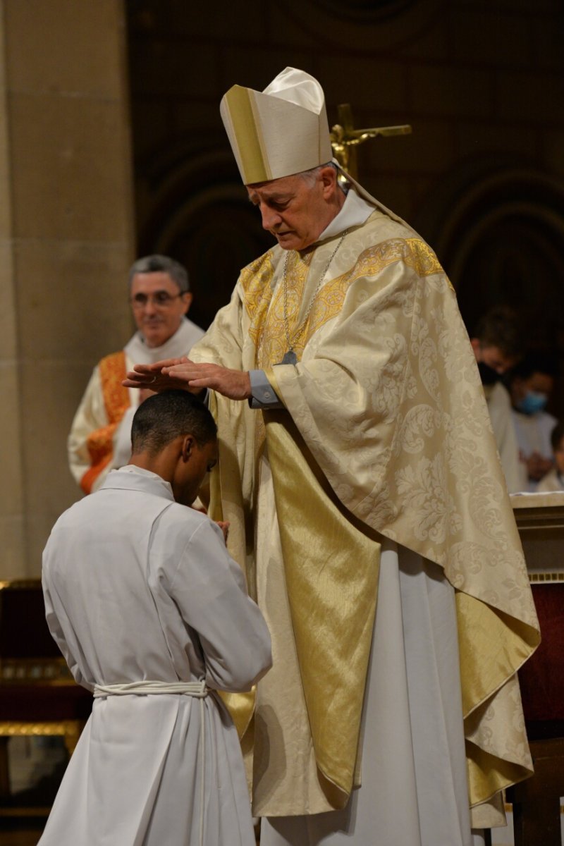 Ordinations diaconales en vue du sacerdoce 2020 à Saint-Ambroise (11e). © Marie-Christine Bertin / Diocèse de Paris.