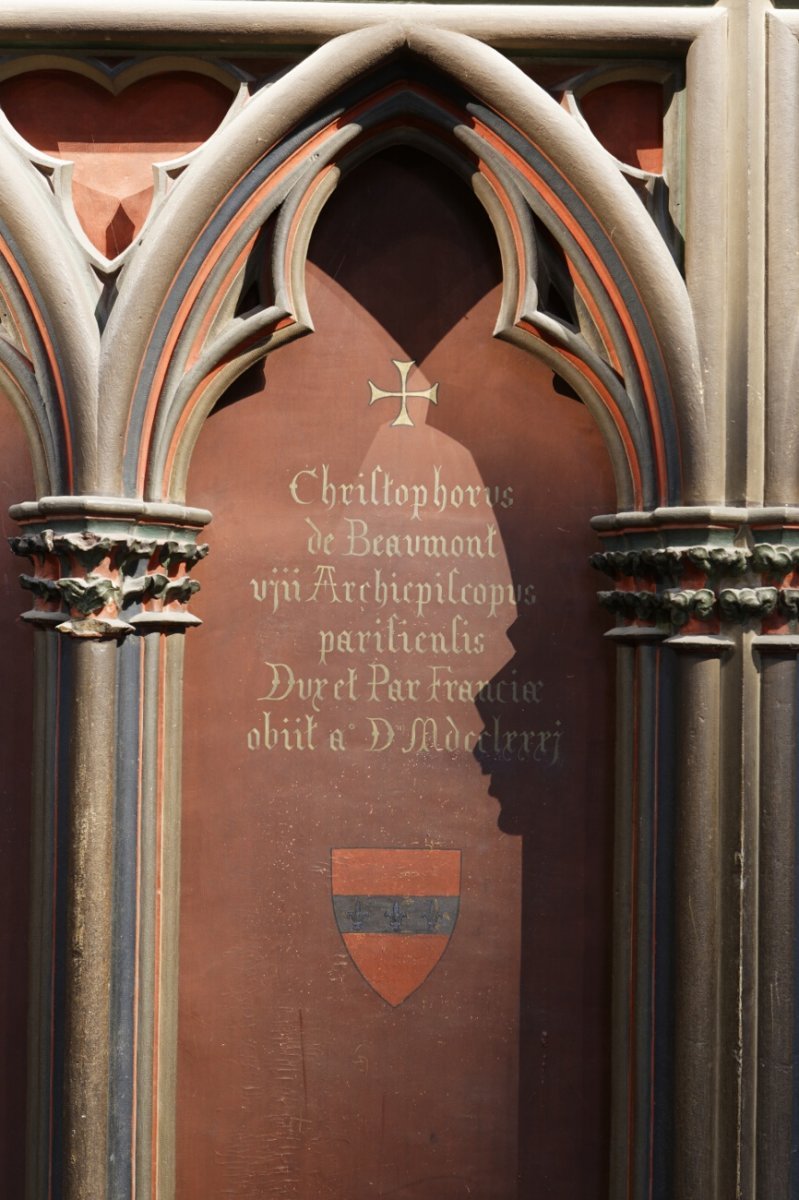 Blason à Notre-Dame de Paris. © Yannick Boschat / Diocèse de Paris.