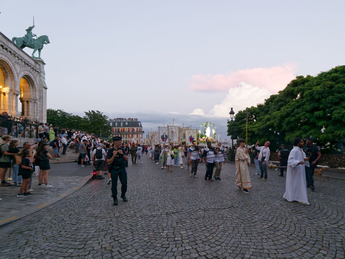 Procession de l'Assomption du Sacré-Cœur de Montmartre 2024. © Yannick Boschat / Diocèse de Paris.