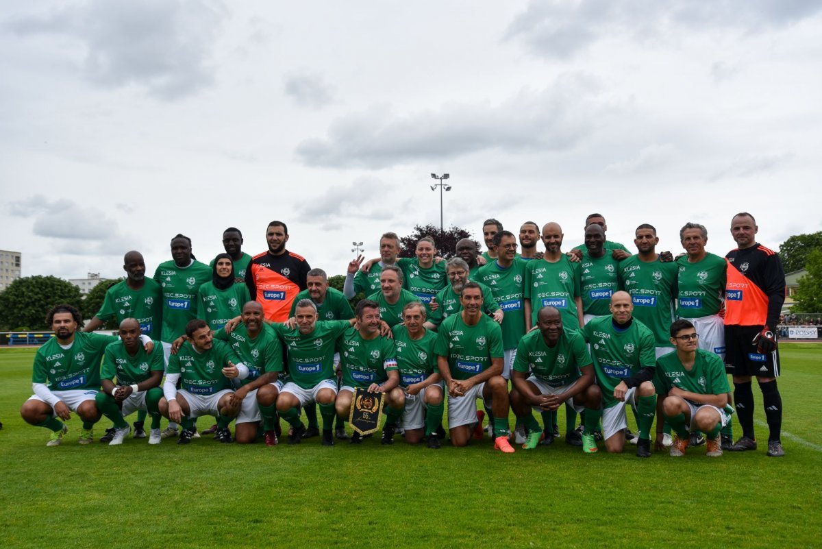 Match de football : Sélection Nationale de prêtres vs Variété Club de France. © François-Régis Salefran.