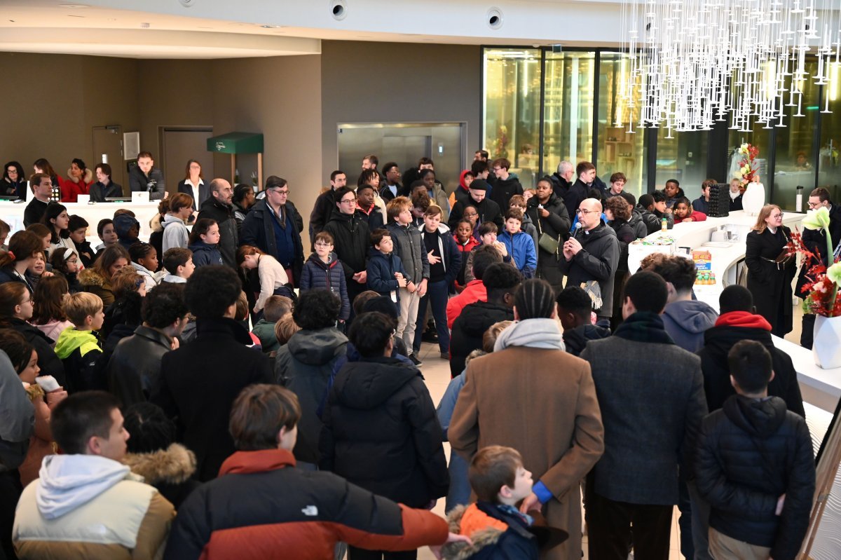 Rassemblement des jeunes au service de la liturgie 2024. © Marie-Christine Bertin / Diocèse de Paris.