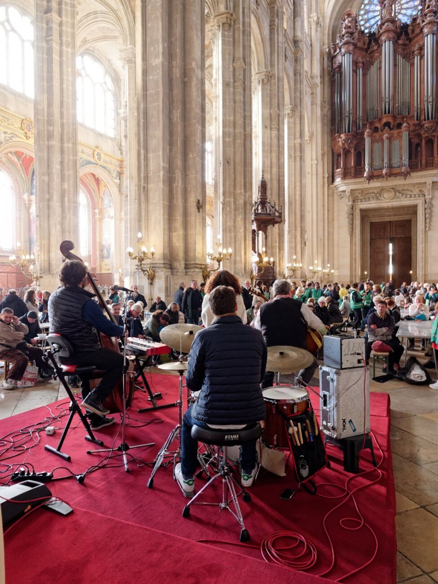 Rassemblement diocésain pour la 2e Journée Mondiale des Pauvres à Saint-Eustache. © Yannick Boschat / Diocèse de Paris.