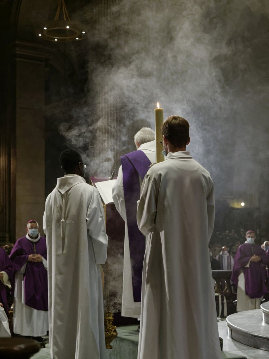 Messe autour de Mgr Michel Aupetit. © Yannick Boschat / Diocèse de Paris.