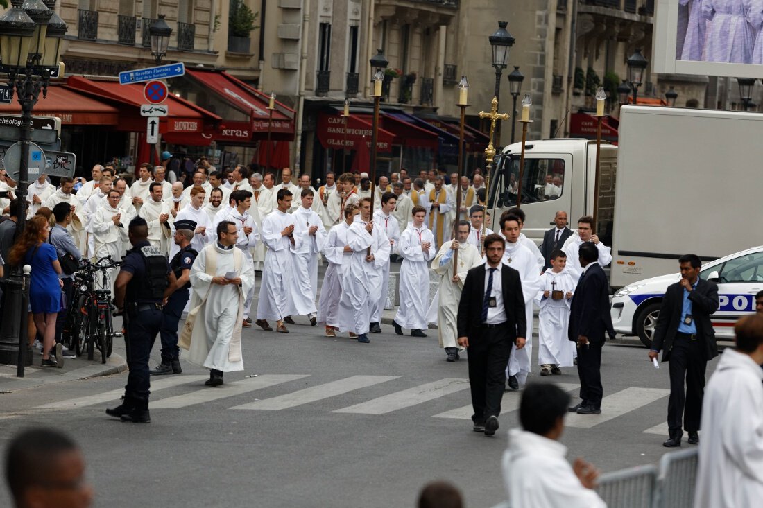 Procession d'entrée. © Yannick Boschat / Diocèse de Paris.