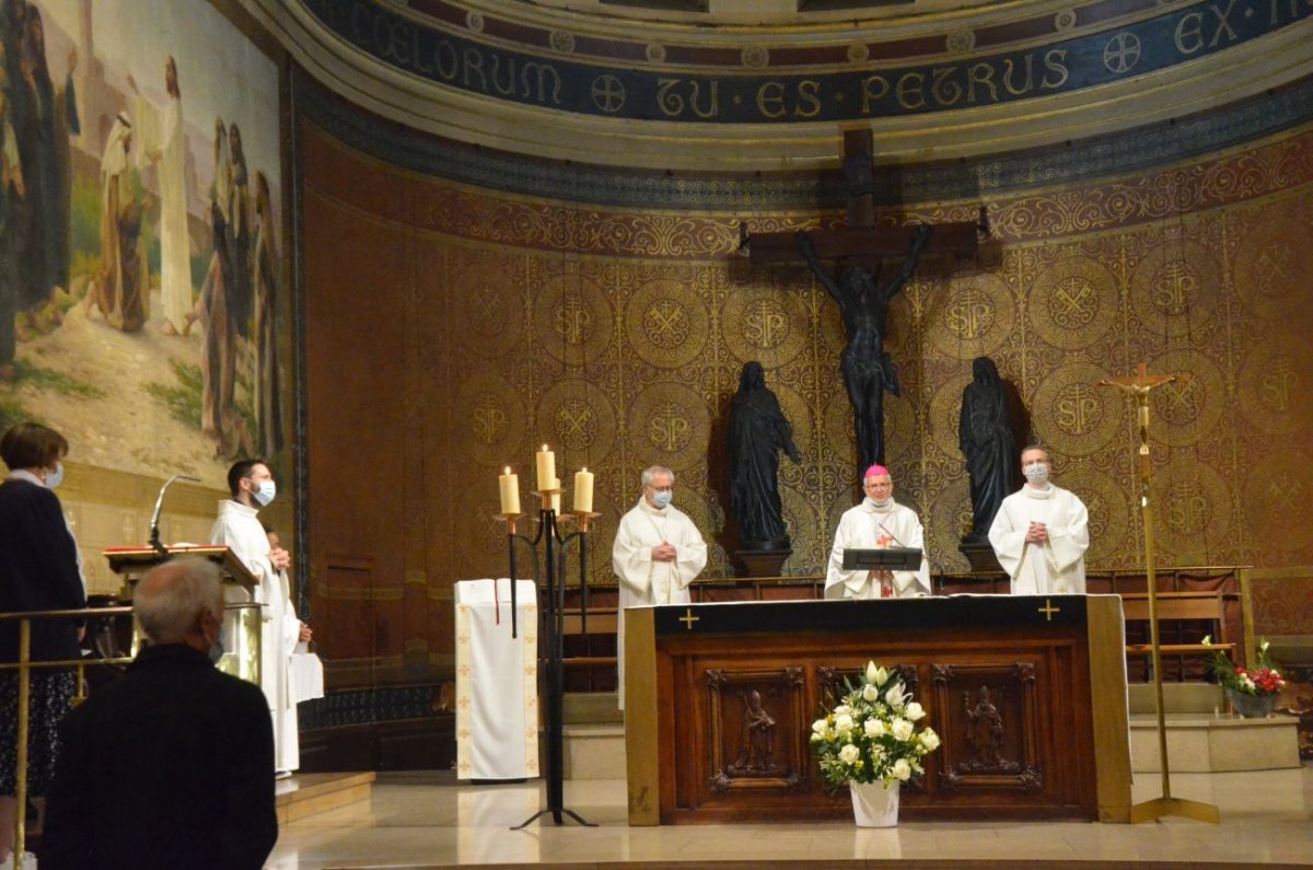 Messe à la mémoire de Mgr Surat. © Michel Pourny / Diocèse de Paris.