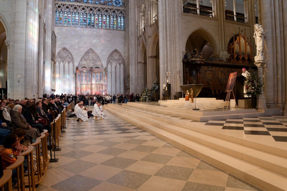 Prière du milieu du jour à Notre-Dame de Paris. © Yannick Boschat / Diocèse de Paris.