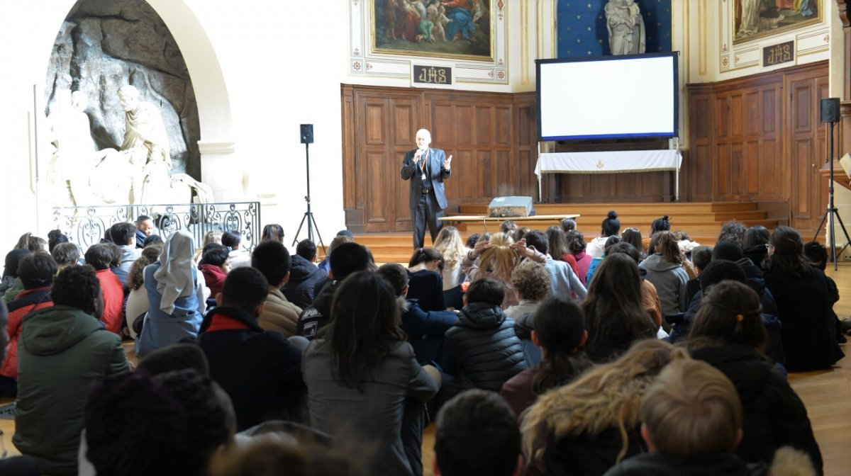 Appel décisif des jeunes catéchumènes 2019. © Marie-Christine Bertin / Diocèse de Paris.