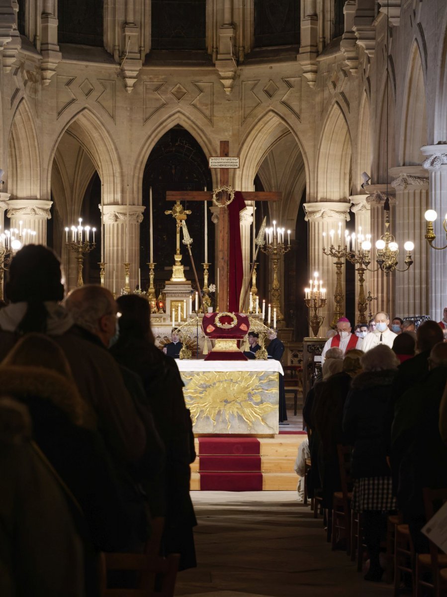 Ostention de la sainte couronne d'épines. © Yannick Boschat / Diocèse de Paris.