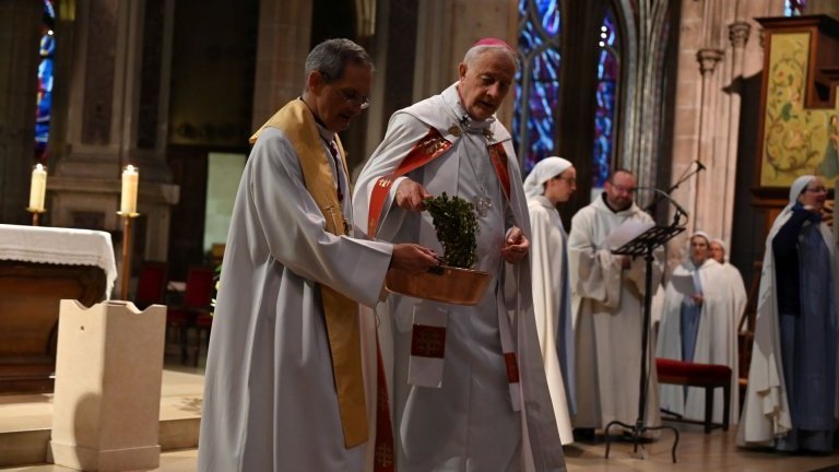 Catéchèse sur le sacrement du baptême. Lundi 5 mai 2025. (c) Marie-Christine Bertin / Diocèse de Paris.
