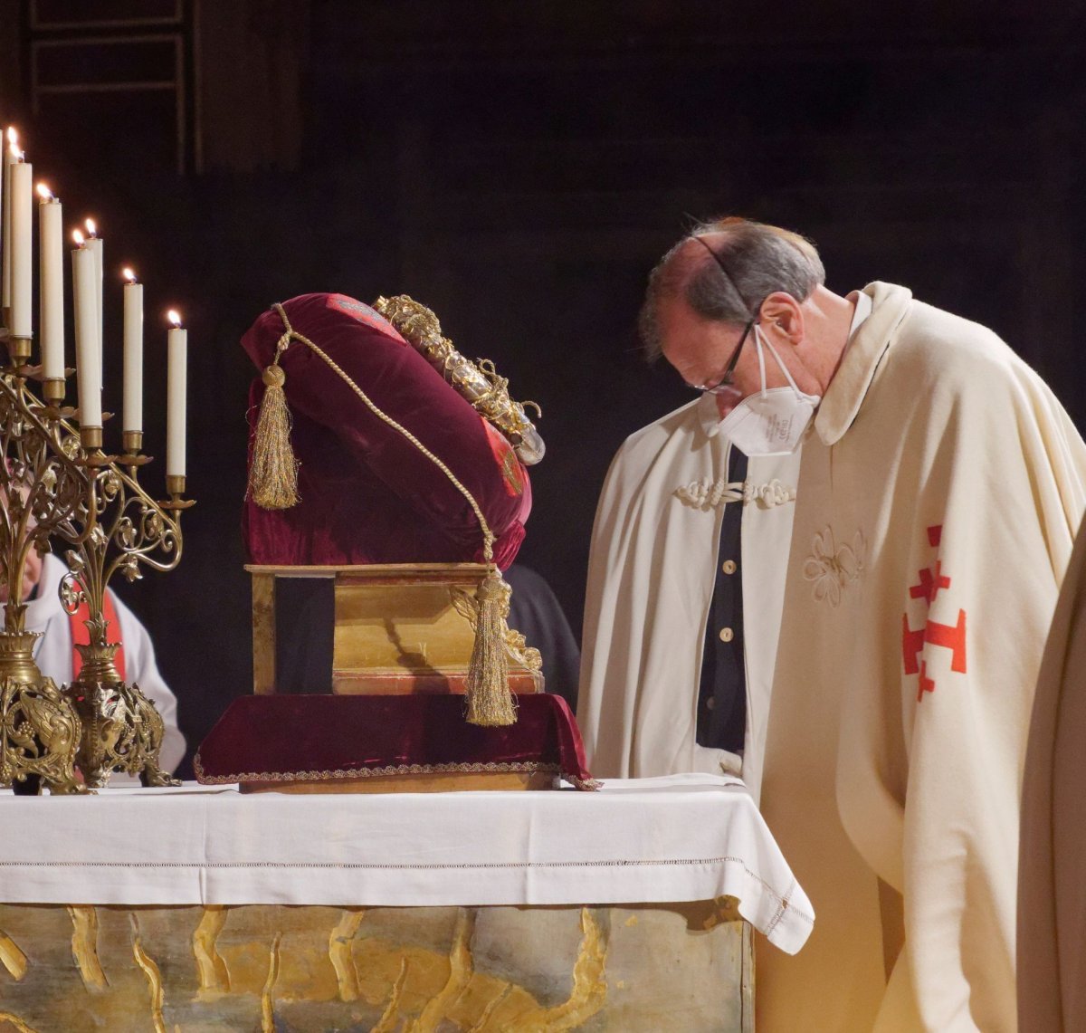 Ostention de la sainte couronne d'épines. © Yannick Boschat / Diocèse de Paris.