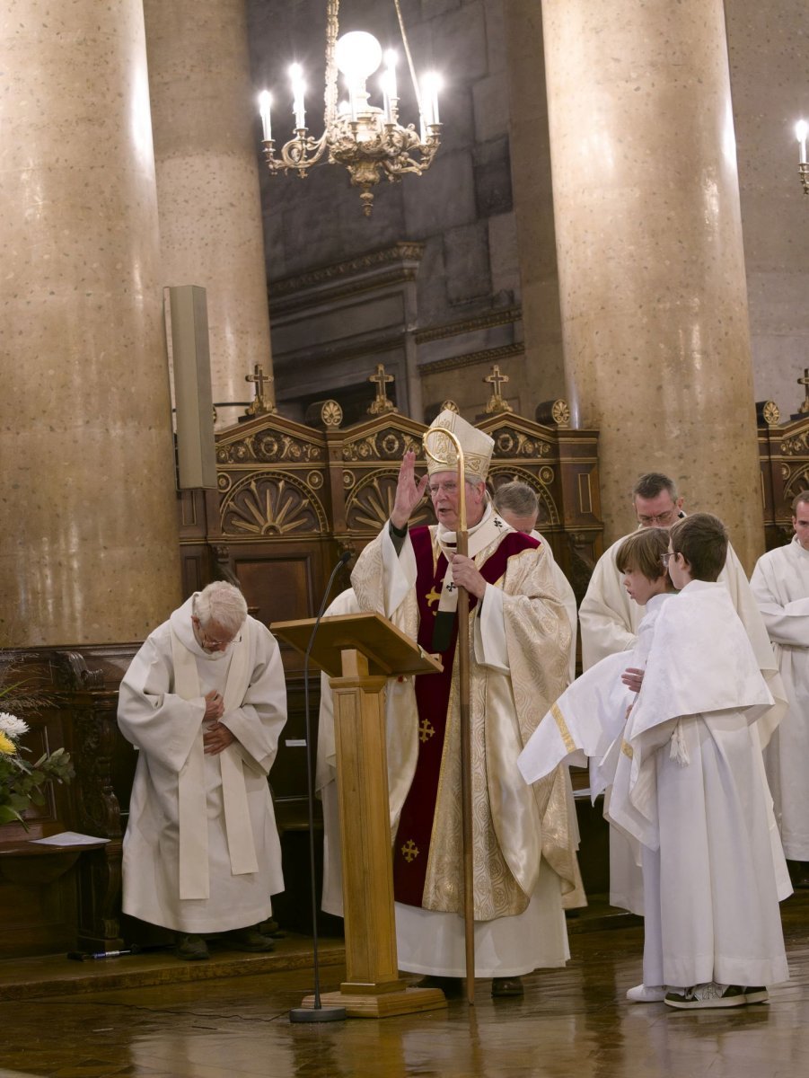 Messe pour le bicentenaire de la pose de la première pierre de l'église (…). © Yannick Boschat / Diocèse de Paris.