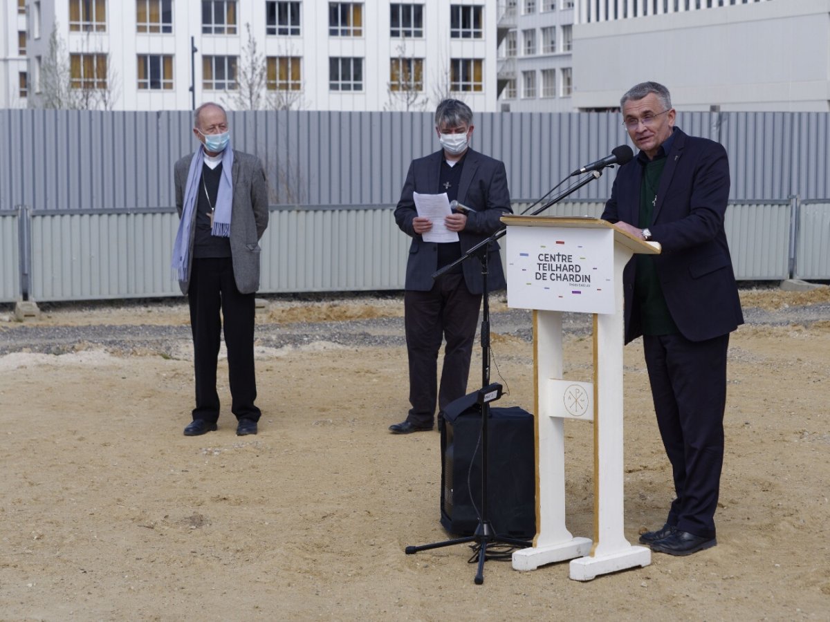 Lancement et bénédiction du chantier du futur Centre Teilhard de Chardin – (…). © Yannick Boschat / Diocèse de Paris.