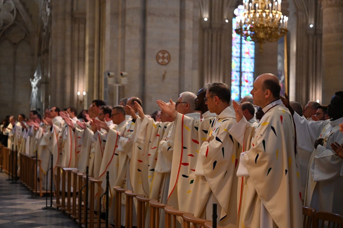 Jubilé des prêtres d'Île-de-France 2025. Messe à Notre-Dame de Paris, 4e. © Marie-Christine Bertin / Diocèse de Paris.