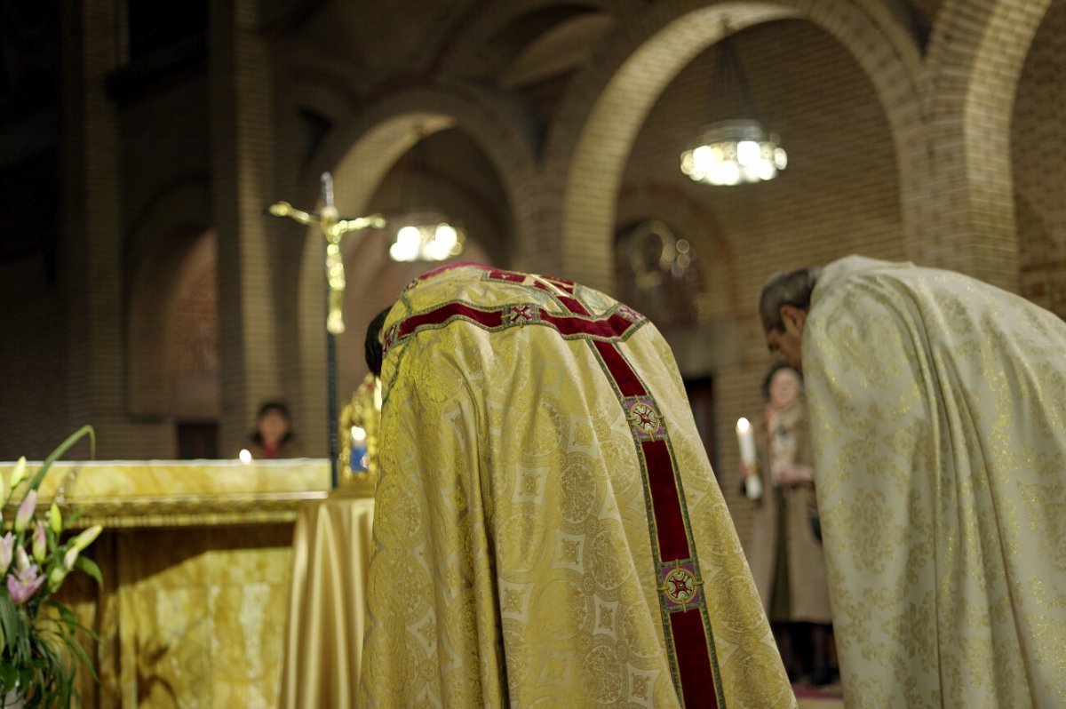 Accueil des reliques de sainte Geneviève à Saint-Léon (15e). © Trung Hieu Do / Diocèse de Paris.