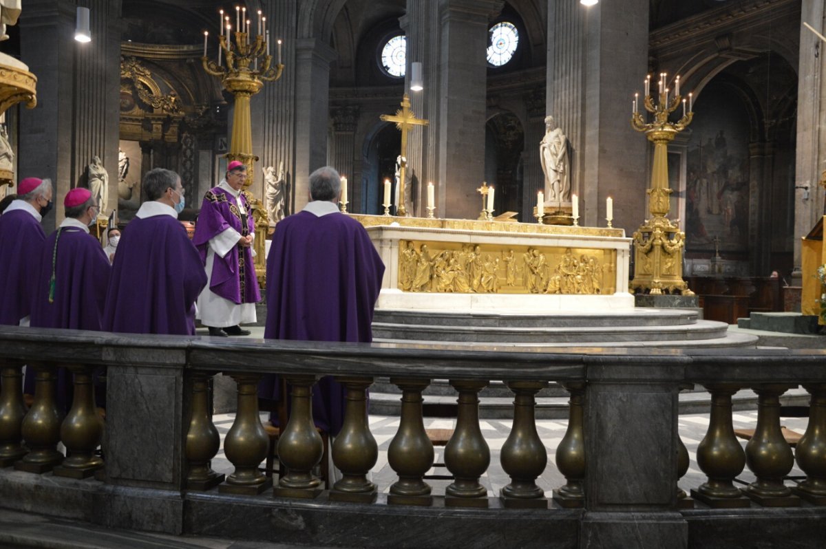 Messe suite à l'attentat à la basilique Notre-Dame de Nice. © Laurence Faure / Diocèse de Paris.